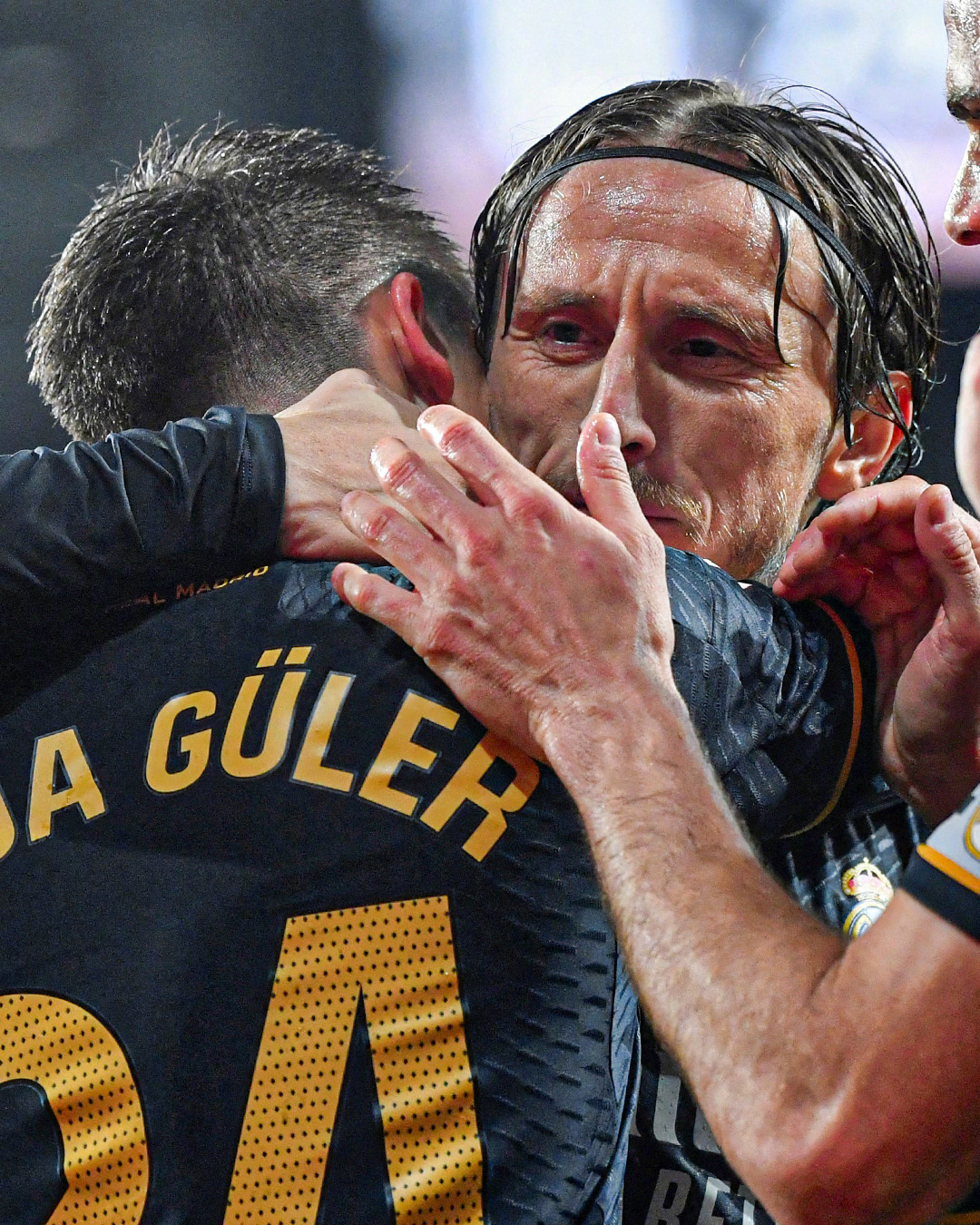 爱游戏中国-皇马惨遭失利！客场遭遇难搞之战，未能脱困的简单介绍