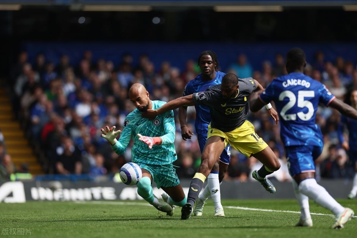爱游戏下载-切尔西主场大胜，冲击英超联赛前四