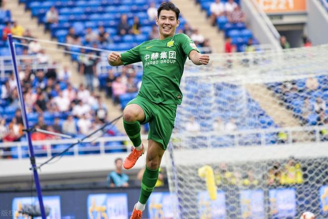 爱游戏在线-包含国内足球比赛备受瞩目，球员形态完美备战的词条