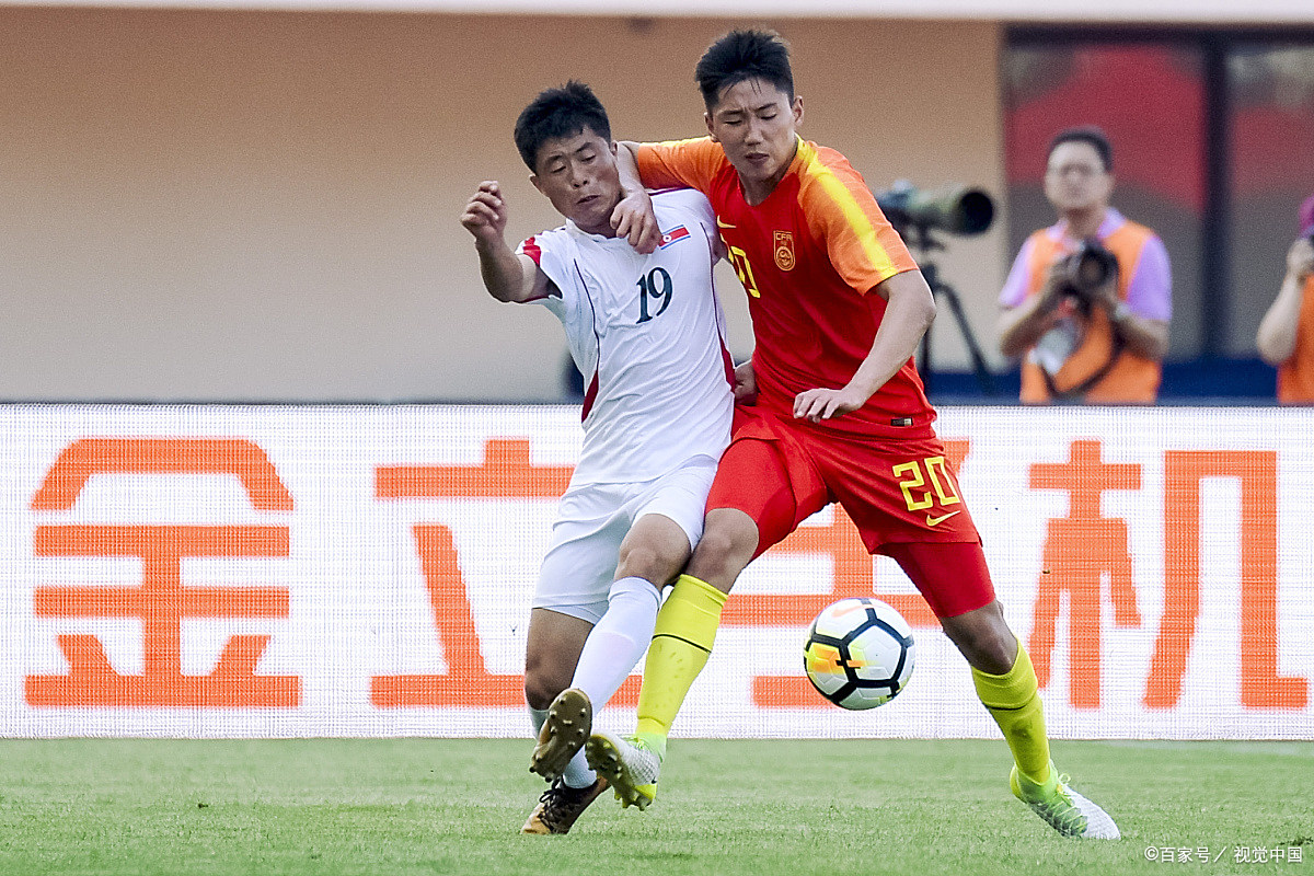 包含国内足球比赛备受瞩目，球员形态完美备战的词条