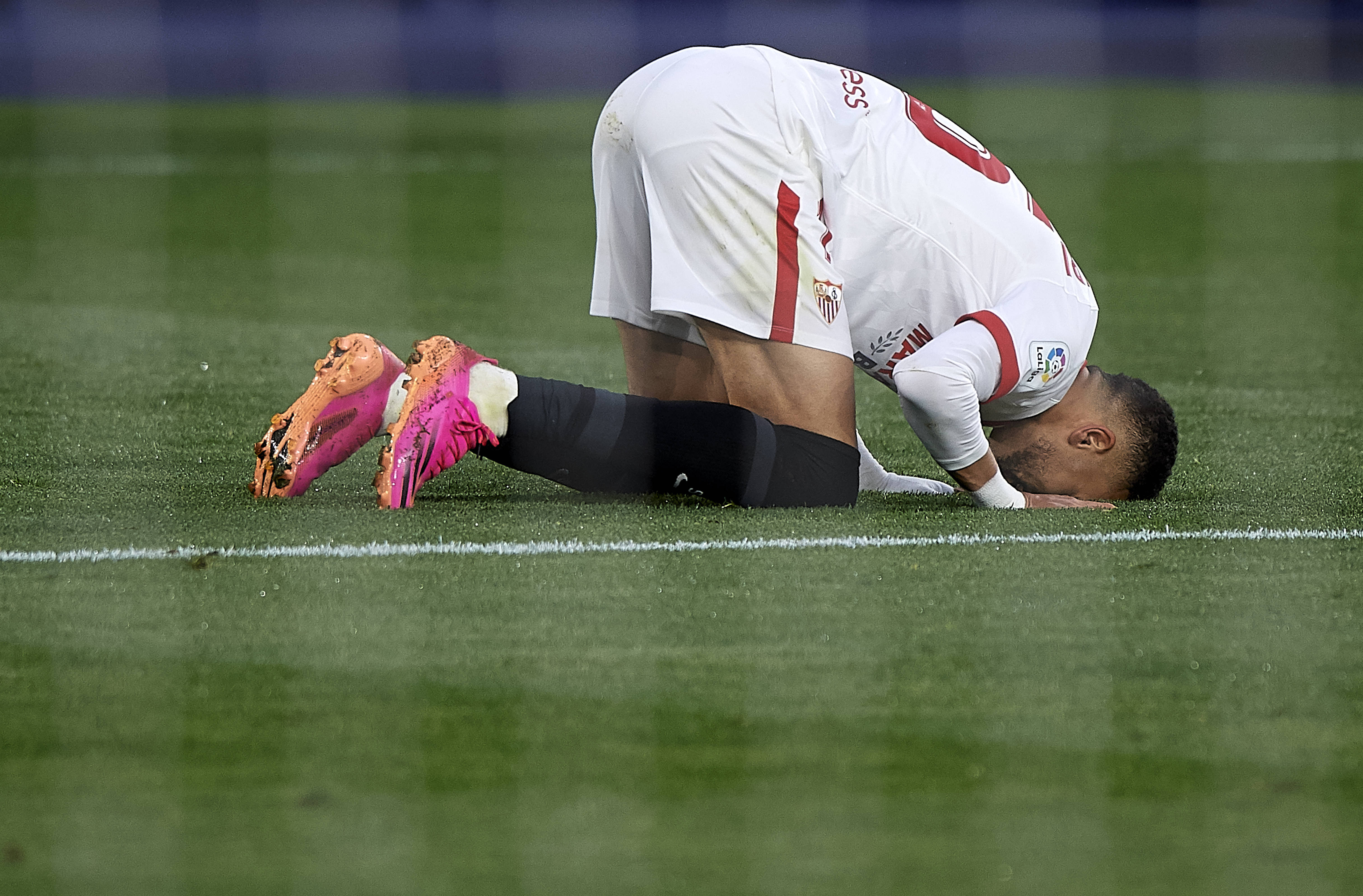 爱游戏官方-关于塞维利亚战胜对手展现强大实力的信息