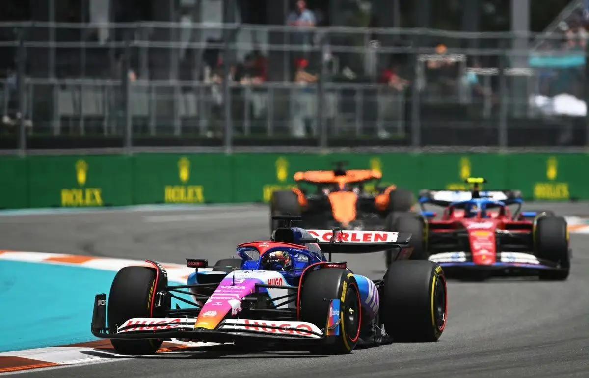 雷诺车队翻盘红牛二队，勒克莱尔点燃赛场的简单介绍