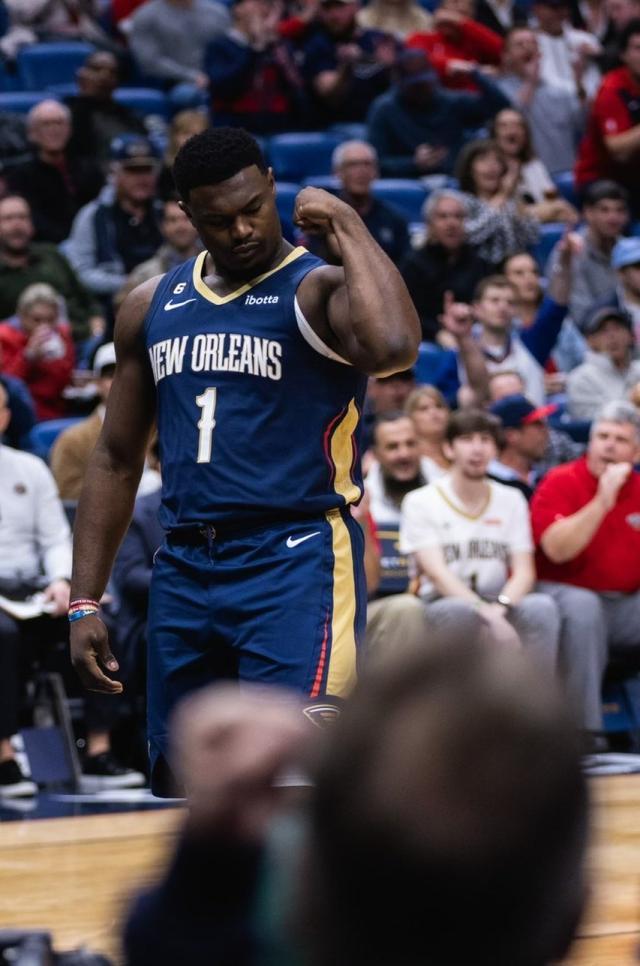 爱游戏体育官网-猛龙完胜青岛队，锡安点燃赛场